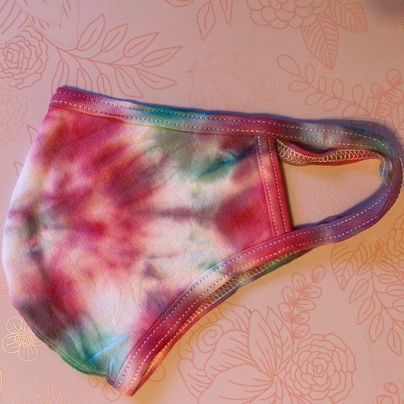 Christmas color themed reusable face masks - Picture 2 of 6